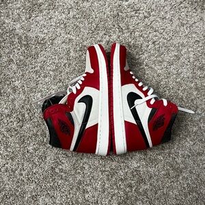 Air Jordan 1 Retro High OG chicago lost and found